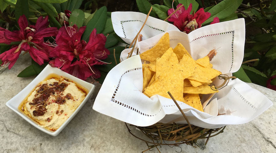 Humus de chirivía con aceite de ajo y pimienta rosa